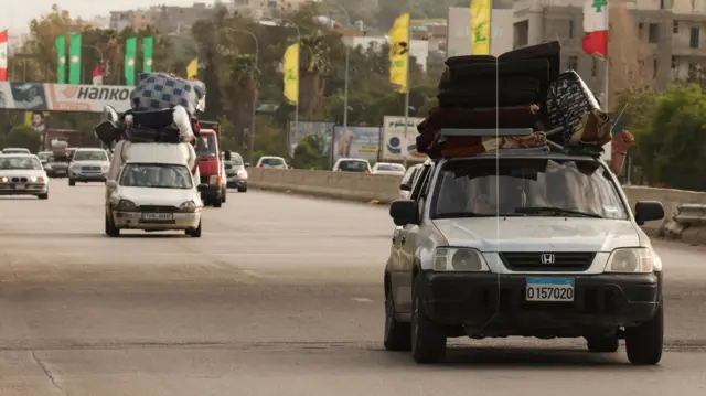 कार के ऊपर गद्दे