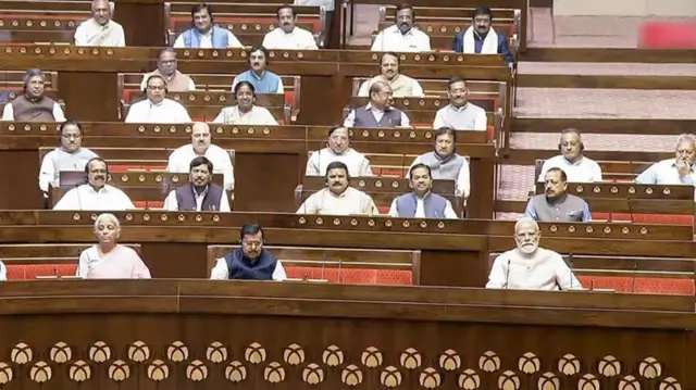 ভারতের লোকসভার অধিবেশনে বসে আছেন নরেন্দ্র মোদিসহ এমপিরা