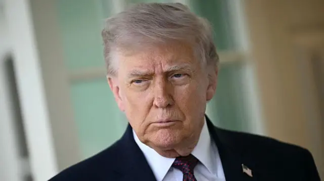 डोनाल्ड ट्रंप