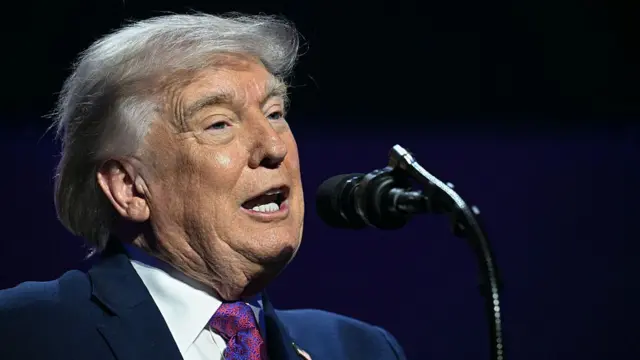 डोनाल्ड ट्रंप