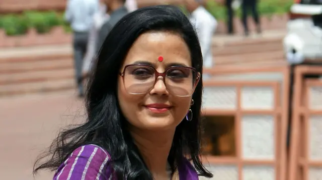 महुआ मोइत्रा