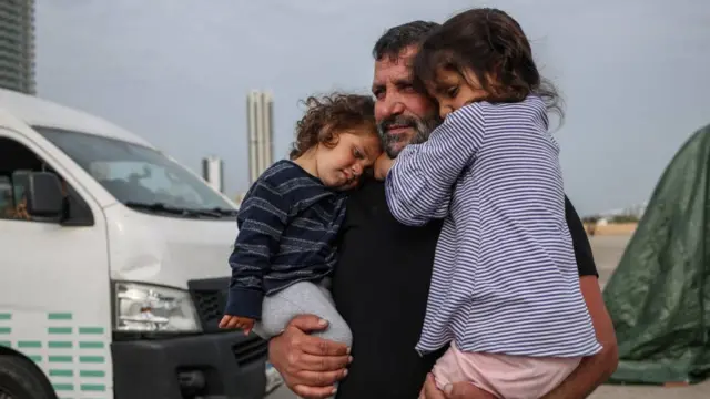 በሊባኖስ የተደረሰውን የተኩስ አቁም ተከትሎ ወደ መኖሪያ ቀያቸው የሚመለሱ ሊባኖሳውያን