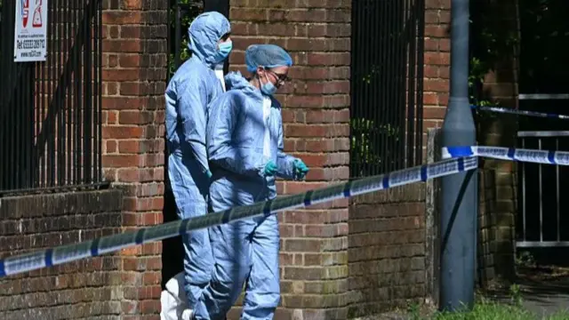 घटनास्थल पर मौजूद जांच अधिकारी