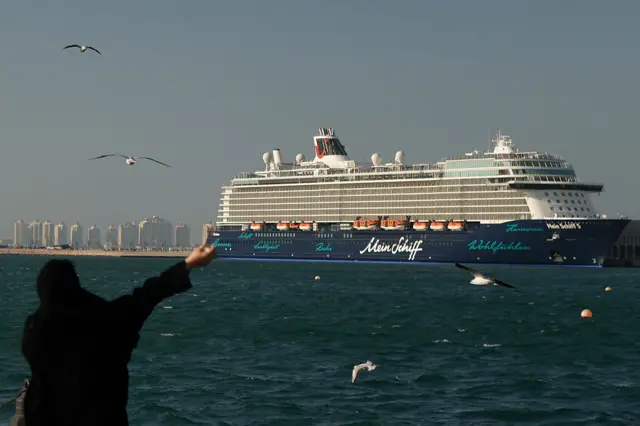 کشتی شرکت تی‌یو‌آی کروز در آبهای نزدیک دوحه در قطر