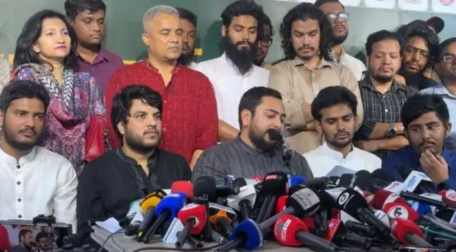 রোববার দুপুরে এনসিপি কার্যালয়ে যোগদান অনুষ্ঠান শেষে কথা বলেন নাহিদ ইসলাম