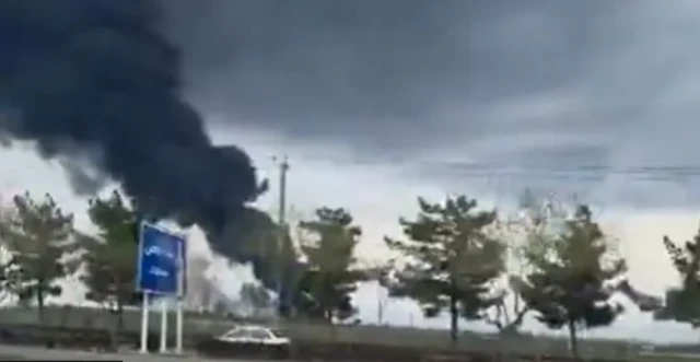 حملوں کی اطلاعات کے بعد ایرانی ایئر پورٹ پر آگ کی ویڈیو