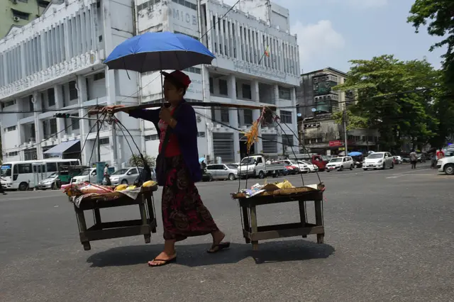 ရန်ကုန်မြို့ နွေရာသီမြင်ကွင်း