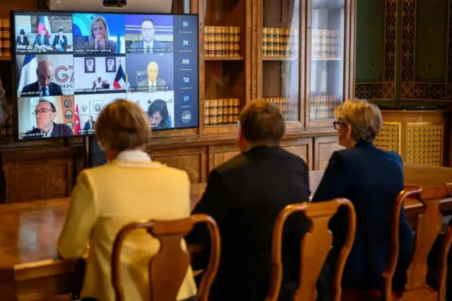 Wasiirka arrimaha dibadda ee UK Yvette Cooper ayaa soo qabanqaabisay baaq ka kooban 40 wadan oo looga hadlayo Hurmuz