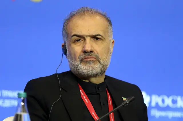 كاظم جلالي، سفير إيران في روسيا، خلال جلسة "سياسة النقل الروسية والواقع الجيوسياسي والجيواقتصادي الجديد" في المنتدى الدولي للنقل واللوجستيات في معرض إكسبوفوروم 2026