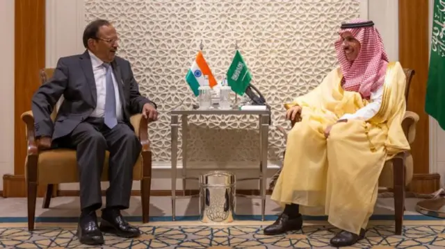 இந்தியாவின் தேசிய பாதுகாப்பு ஆலோசகர் அஜித் தோவல் மற்றும் சௌதி வெளியுறவு அமைச்சர் ஃபைசல் பின் ஃபர்ஹான்