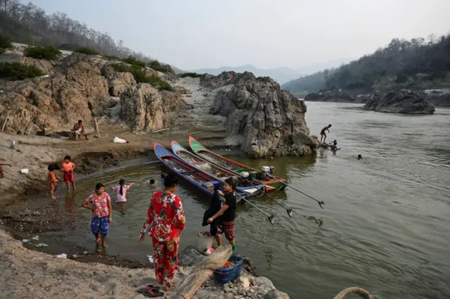 သံလွင်မြစ်ခြားထားတဲ့ ထိုင်း-မြန်မာနယ်စပ်က မြန်မာဘက်ခြမ်းနေရာ (ပုံဟောင်း)