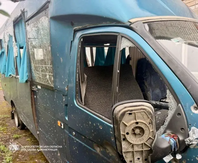 Автобус, пострадавший во время удара