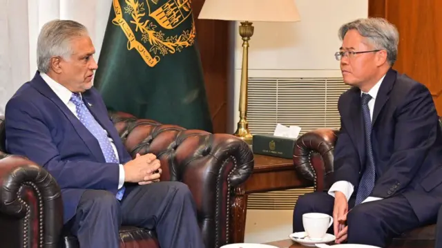 इशहाक़ डार और चीनी राजदूत जियांग ज़ैडोंग