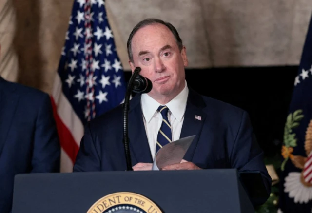 وزير البحرية الأمريكي، جون فيلان