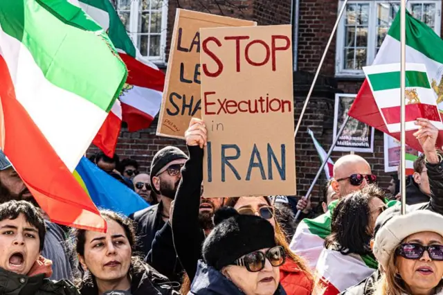 Maandamano dhidi ya kunyongwa nchini Iran yaliyofanyika Copenhagen, Denmark tarehe 11 Aprili