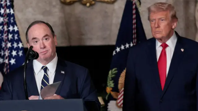 जॉन फ़ेलन और डोनाल्ड ट्रंप