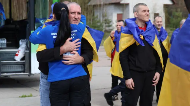 украинские военные, вернувшиеся из плена