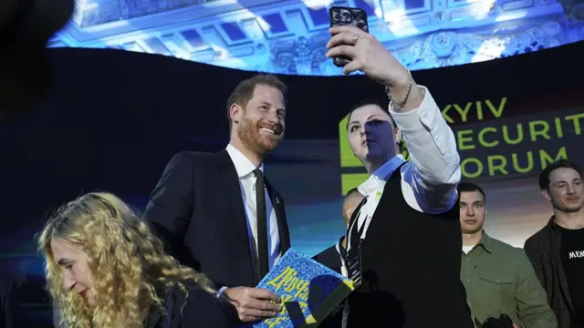 Принц Гарри накануне принял участие в Киевском форуме по безопасности
