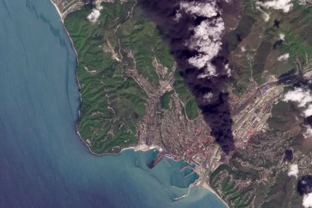 Так выглядел пожар в порту Туапсе из космоса 21 апреля