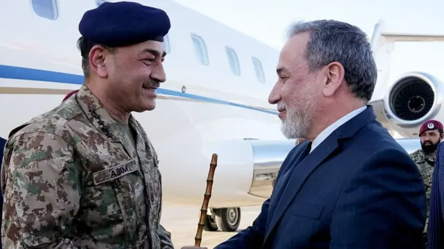 ईरान के विदेश मंत्री अराग़ची और पाकिस्तानी सेना प्रमुख