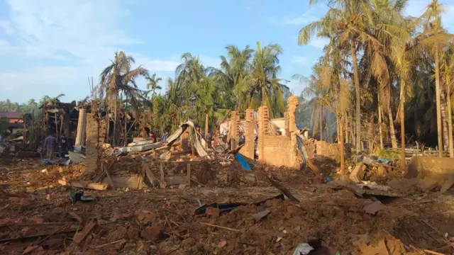 ၂၀၂၅ ခုနှစ်၊ ဒီဇင်ဘာ ၂၉ ရက်ညပိုင်းတုန်းက ငပလီမြို့၊ လင်းသာရွာ လေကြောင်းတိုက်ခိုက်ခံရတဲ့ အခြေအနေ