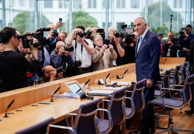 کنفرانس خبری شاهزاده رضا پهلوی در روز سوم اردیبهشت ماه در برلین آلمان برگزار شد