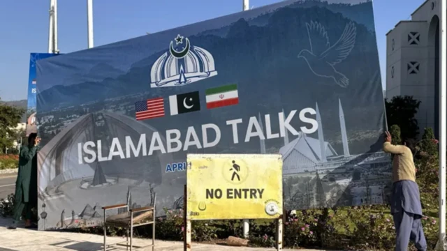 इस्लामाबाद टॉक्स की होर्डिंग