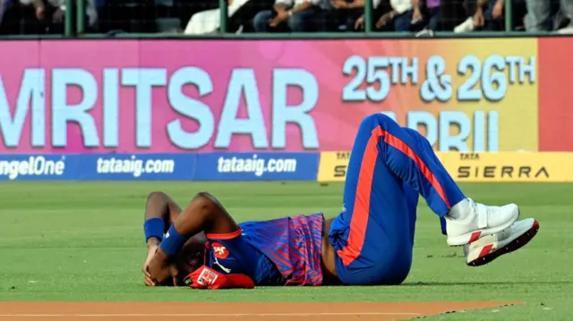 मैच के दौरान चोटिल होने के बाद दिल्ली कैपिटल्स के गेंदबाज को अस्पताल ले जाया गया