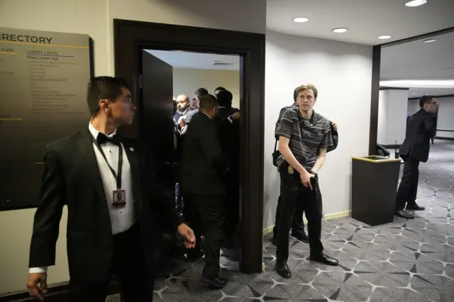 वॉशिंगटन हिल्टन में फ़ायरिंग के बाद अफ़रा-तफ़री का माहौल