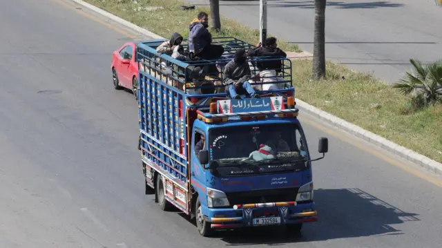 نزوح واسع في جنوب لبنان بعد أوامر إخلاء إسرائيلية