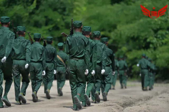 TRI ဗျူဟာရဲ့ သင်တန်းဆင်းအခမ်းအနားတစ်ခုက စစ်ရေးပြနေတဲ့ မြင်ကွင်း(ပုံဟောင်း)