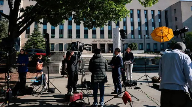 خبرنگاران بیرون ساختمان دادگاه متهم سوءقصد به دونالد ترامپ