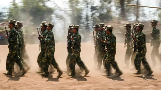 တအောင်းတပ် (TNLA) တပ်ဖွဲ့ဝင်တွေ(ပုံဟောင်း)