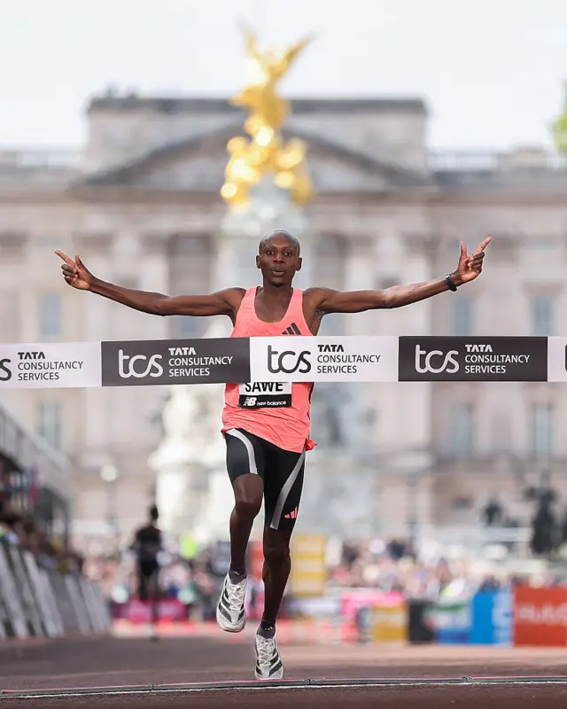 လန်ဒန်မြို့က ပြိုင်ပွဲမှာ ပန်းဝင်ချိန်