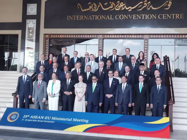 ဘရူနိုင်းနိုင်ငံမြို့တော်၊ ဘန်ဒါဆရီဆီဂါဝန်မှာ ကျင်းပတဲ့ ၂၅ ကြိမ်မြောက် အာဆီယံ- ဥရောပသမဂ္ဂ (အီးယူ) ဝန်ကြီးအဆင့်အစည်းအဝေးမှတ်တမ်းပုံ