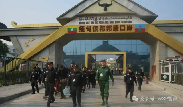 ဝတပ်ဖွဲ့ကနေ ကျားဖြန့်အလုပ်သမားတွေကို တရုတ်ဘက်လွှဲအပ်တဲ့ အခြေအနေ