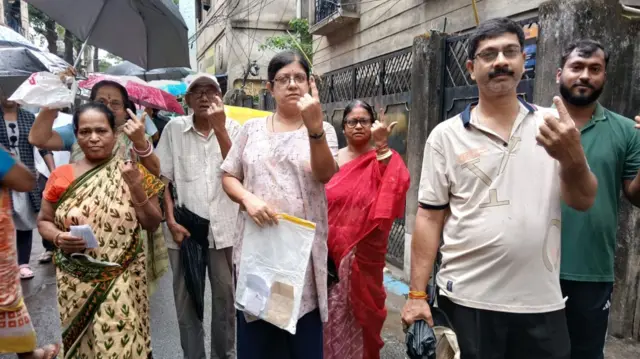 ভোট দিয়ে উচ্ছ্বসিত ভোটাররা