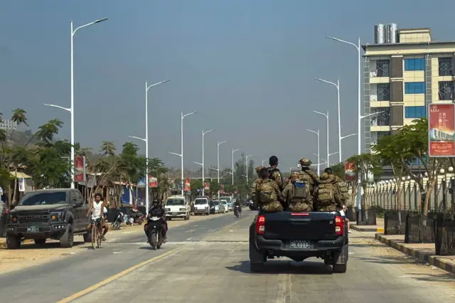 မြဝတီမြို့နယ်မှာ‌ တွေ့ရတဲ့ BGF တပ်ဖွဲ့ဝင်တွေ (ပုံဟောင်း)