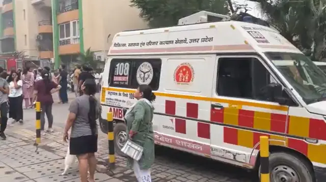 इमारत में लगी आग