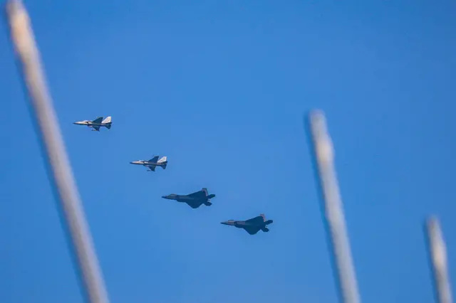 چند جنگنده نیروی هوایی ایران