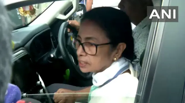 বুধবার সকালে বুথ পরিদর্শনে মমতা ব্যানার্জী।