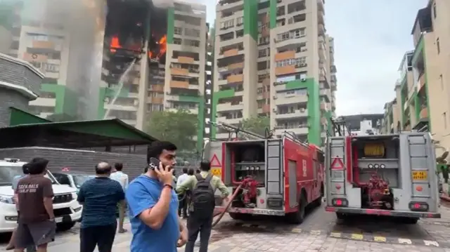 इमारत में लगी आग