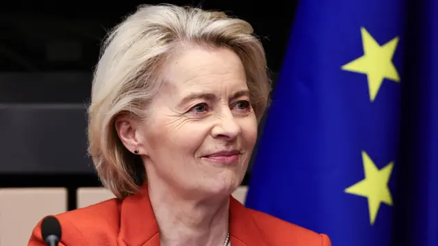 رئيسة المفوضية الأوروبية أورسولا فون دير لاين في اجتماع لكلية المفوضين في البرلمان الأوروبي في ستراسبورغ، فرنسا