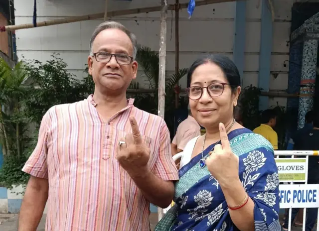 কলকাতার রাসবিহারীতে বুথের বাইরে তোলা ছবি।