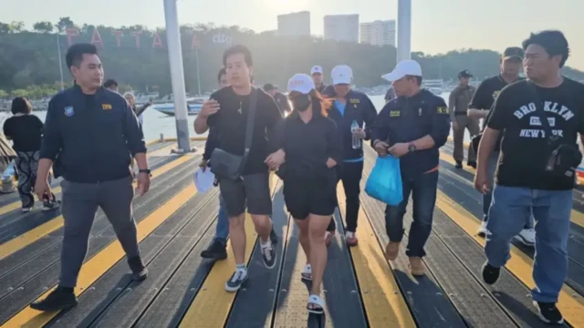 မြန်မာမိခင်အမျိုးသမီးကို ဖမ်းမိခေါ်ဆောင်လာတဲ့ မြင်ကွင်း