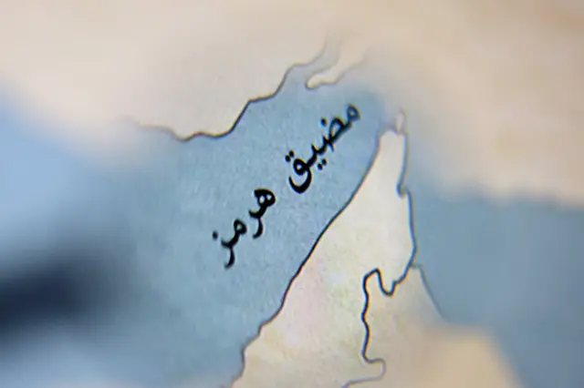 خريطة توضح موقع مضيق هرمز