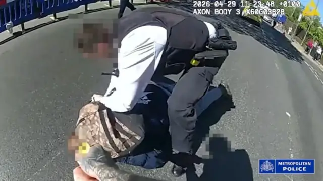 लंदन में यहूदी समुदाय के दो लोगों पर हमला करने वाले संदिग्ध को पुलिस ने पकड़ा