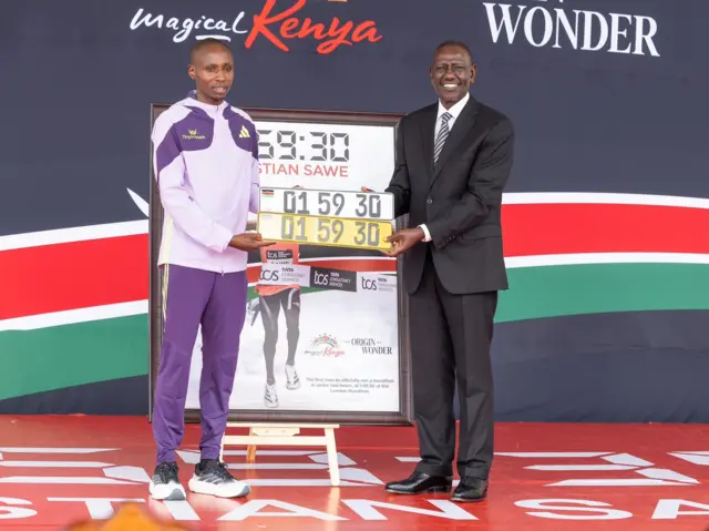 Sawe yashikirijwe kandi na Prezida Ruto imparati y'imodoka, nayo nyene yemerewe, igaragaza ibihe bidasanzwe yakoresheje mu kwiruka marathon