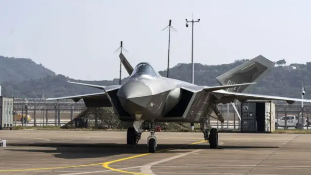 چینی کمپنی کا تیار کردہ لڑاکا طیارہ