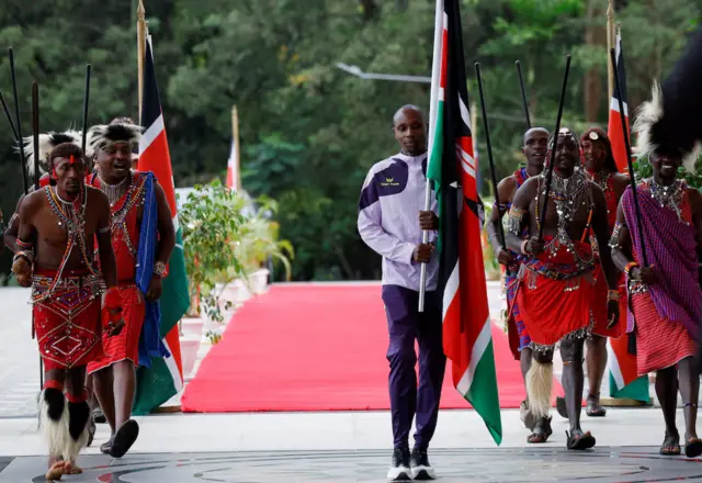 Umunyakenya Sebastian Sawe yashitse, inyuma yo guca umuhigo w'isi mu gusiganwa marathon mu 2026 i Londres, aba umuntu wa mbere wirutse marathon mu masaha ari munsi y'abiri mu isiganwa ryemewe kandi ashyiraho umuhigo mushasha w'isi akoresheje 1:59:30, mu ngoro y'umukuru w'igihugu i Nairobi, Kenya, itariki 30 z'ukwezi kwa kane 2026.